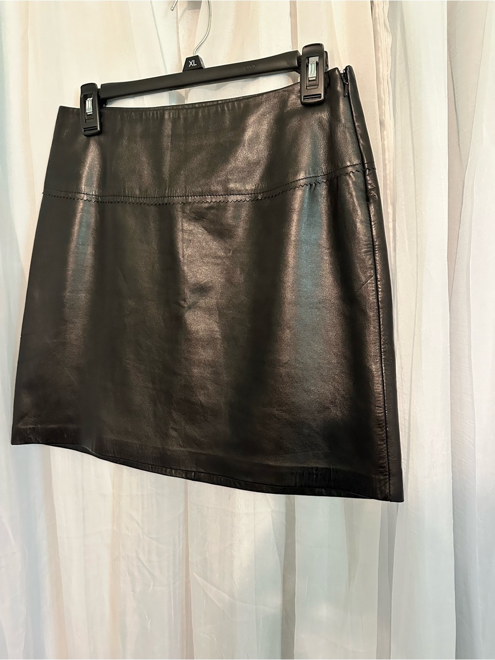 Cach’e Black Leather Zippered Skirt Fully lined - Smooth Grain size 4